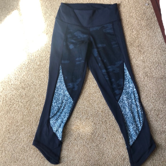 Lululemon cropped blue pattern leggings - Picture 3 of 5